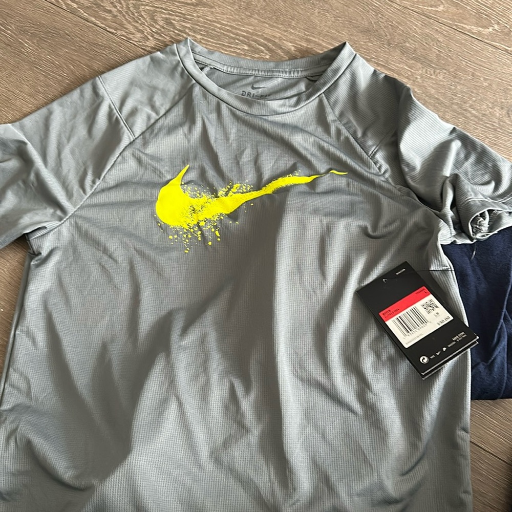 Boys Nike drifit tshirt. Size large 14